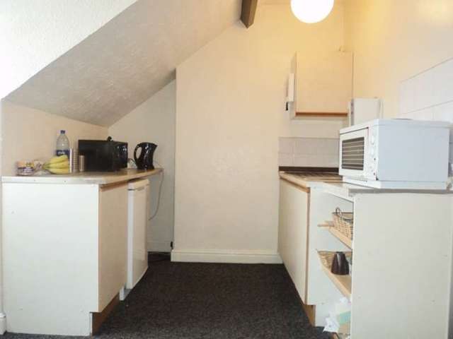  Image of 1 bedroom Flat to rent in Penarth Road Cardiff CF11 at Penarth Road Grangetown Cardiff, CF11 6FR
