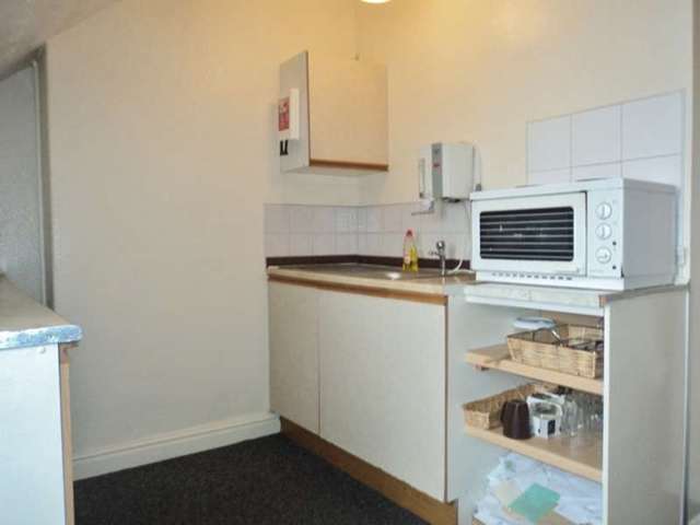  Image of 1 bedroom Flat to rent in Penarth Road Cardiff CF11 at Penarth Road Grangetown Cardiff, CF11 6FR