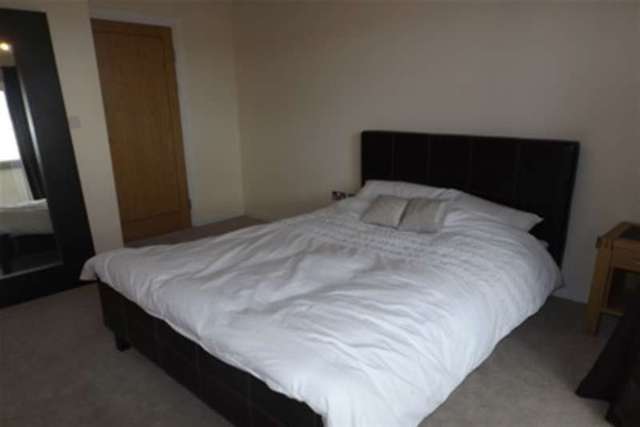  Image of 2 bedroom Flat to rent in Penstone Court Chandlery Way Cardiff CF10 at Cardiff, CF10 5NP