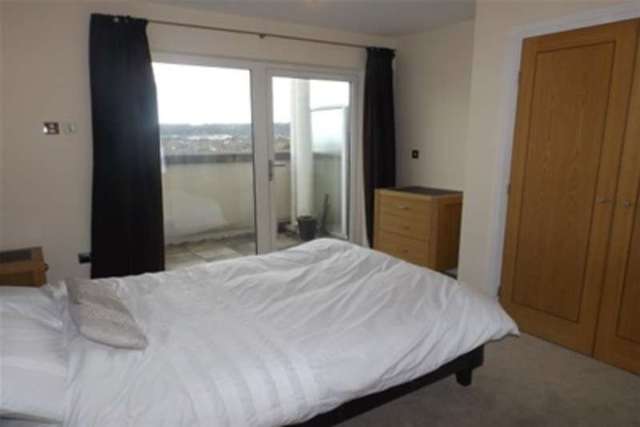  Image of 2 bedroom Flat to rent in Penstone Court Chandlery Way Cardiff CF10 at Cardiff, CF10 5NP