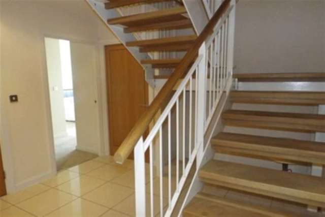  Image of 2 bedroom Flat to rent in Penstone Court Chandlery Way Cardiff CF10 at Cardiff, CF10 5NP