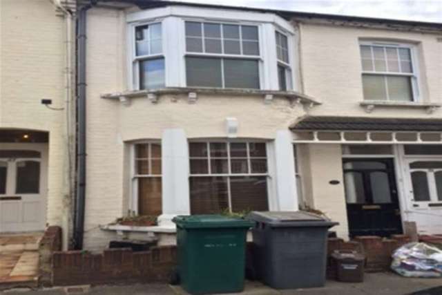  Image of 1 bedroom Flat to rent in Percy Road London N12 at London, N12 8BT