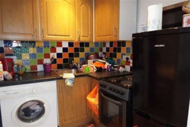  Image of 1 bedroom Flat to rent in Percy Road London N12 at London, N12 8BT