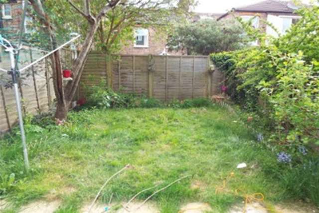  Image of 1 bedroom Flat to rent in Percy Road London N12 at London, N12 8BT