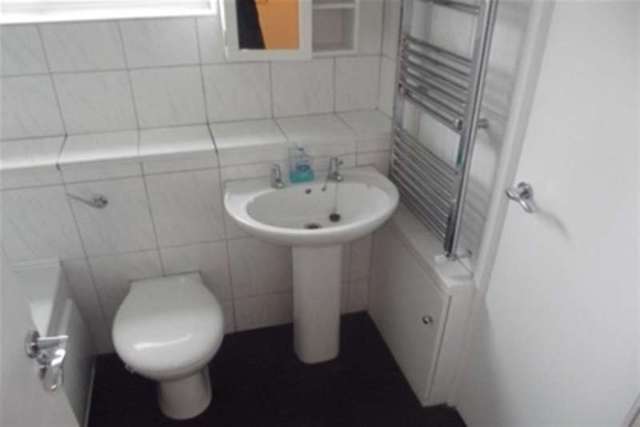  Image of 1 bedroom Flat to rent in Woodpecker Mount Pixton Way Croydon CR0 at Croydon, CR0 9JD
