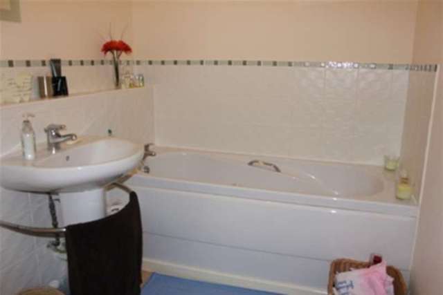  Image of 2 bedroom Flat to rent in Athelstan Road Winchester SO23 at Winchester, SO23 7GA