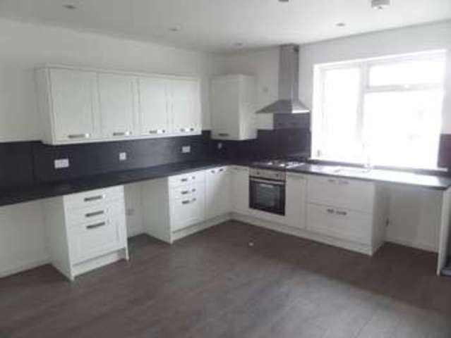  Image of 2 bedroom Flat to rent in Prince Avenue Southend-on-Sea SS2 at Prince Avenue  Southend-On-Sea, SS2 6RL