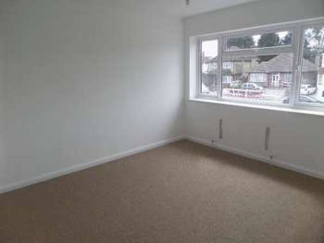  Image of 2 bedroom Flat to rent in Prince Avenue Southend-on-Sea SS2 at Prince Avenue  Southend-On-Sea, SS2 6RL