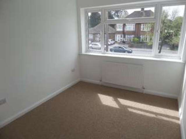  Image of 2 bedroom Flat to rent in Prince Avenue Southend-on-Sea SS2 at Prince Avenue  Southend-On-Sea, SS2 6RL
