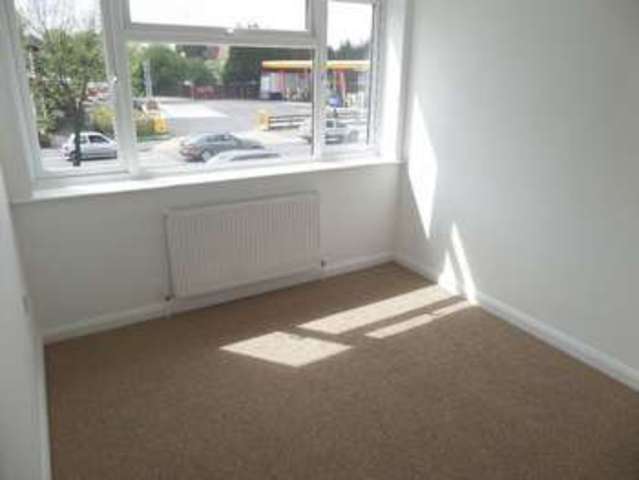  Image of 2 bedroom Flat to rent in Prince Avenue Southend-on-Sea SS2 at Prince Avenue  Southend-On-Sea, SS2 6RL