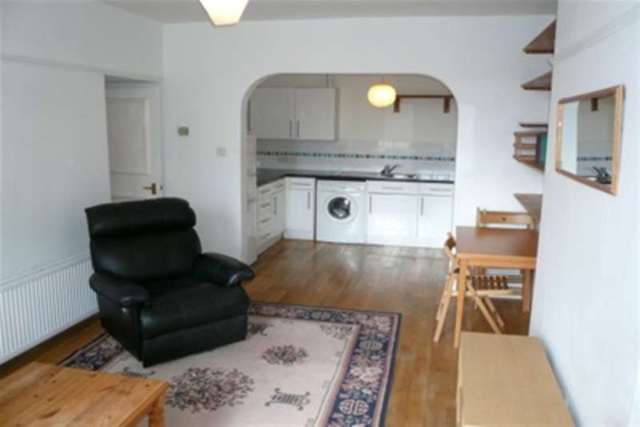  Image of 2 bedroom Flat to rent in Princes Avenue London N10 at London, N10 3LS