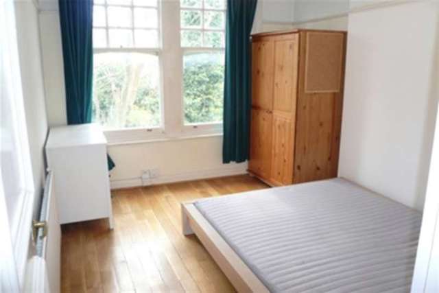  Image of 2 bedroom Flat to rent in Princes Avenue London N10 at London, N10 3LS