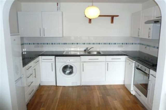  Image of 2 bedroom Flat to rent in Princes Avenue London N10 at London, N10 3LS