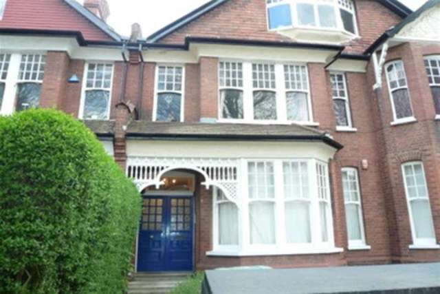  Image of 2 bedroom Flat to rent in Princes Avenue London N10 at London, N10 3LS