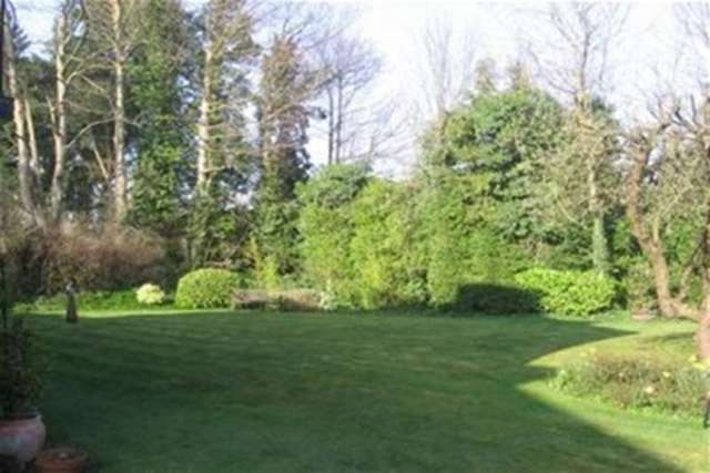  Image of 3 bedroom Flat to rent in Frensham Road Lower Bourne Farnham GU9 at Farnham, GU9 8HA
