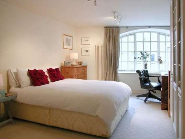  Image of 2 bedroom Flat to rent in Wapping High Street London E1W at 135 Wapping High Street  Wapping, E1W 3NH