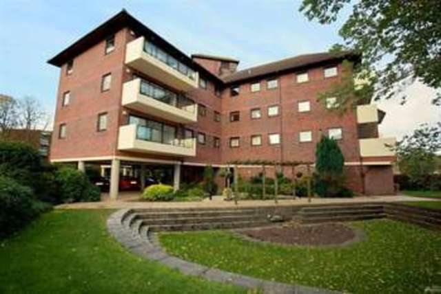  Image of 2 bedroom Apartment to rent in Ray Park Road Maidenhead SL6 at Maidenhead Berkshire Maidenhead, SL6 8UP