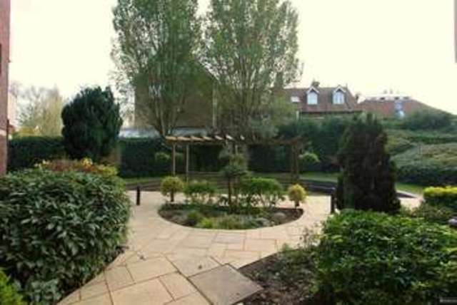  Image of 2 bedroom Apartment to rent in Ray Park Road Maidenhead SL6 at Maidenhead Berkshire Maidenhead, SL6 8UP