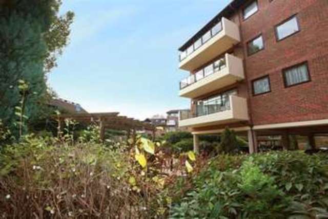  Image of 2 bedroom Apartment to rent in Ray Park Road Maidenhead SL6 at Maidenhead Berkshire Maidenhead, SL6 8UP