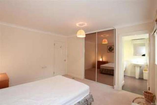  Image of 2 bedroom Apartment to rent in Ray Park Road Maidenhead SL6 at Maidenhead Berkshire Maidenhead, SL6 8UP