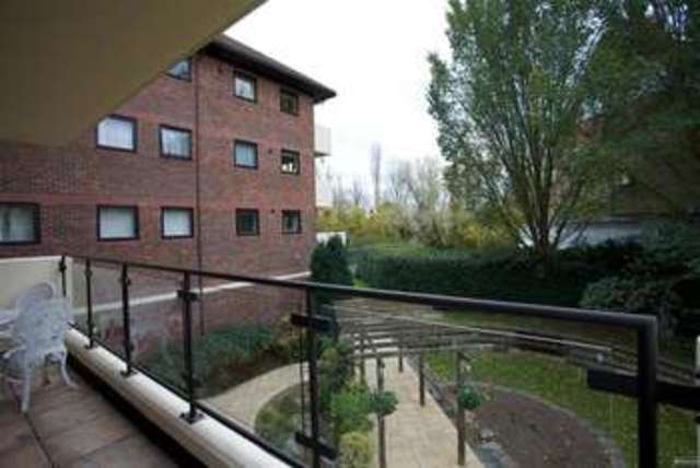  Image of 2 bedroom Apartment to rent in Ray Park Road Maidenhead SL6 at Maidenhead Berkshire Maidenhead, SL6 8UP