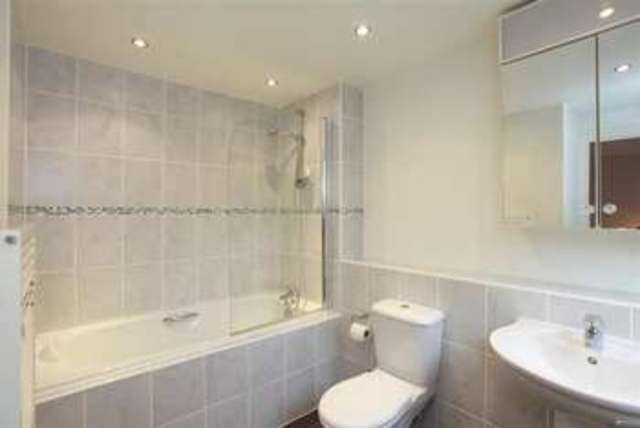  Image of 2 bedroom Apartment to rent in Ray Park Road Maidenhead SL6 at Maidenhead Berkshire Maidenhead, SL6 8UP