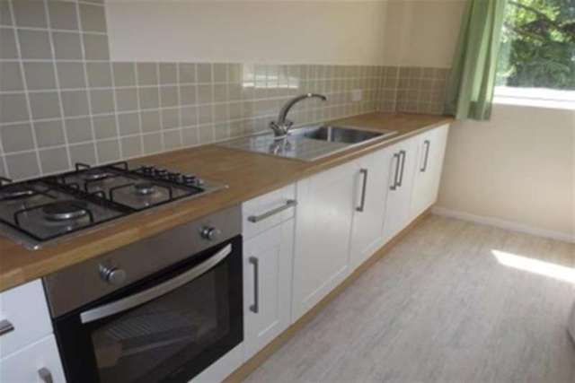 Image of 2 bedroom Flat to rent in Reddington Close Sanderstead South Croydon CR2 at South Croydon, CR2 0QZ
