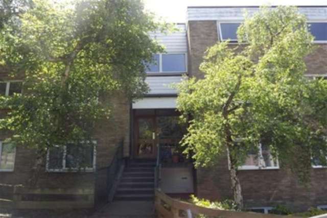  Image of 2 bedroom Flat to rent in Reddington Close Sanderstead South Croydon CR2 at South Croydon, CR2 0QZ