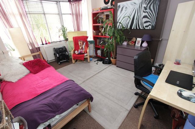  Image of 3 bedroom Terraced house for sale in Stanton Road Southampton SO15 at Stanton Road Regents Park Southampton, SO15 4HE