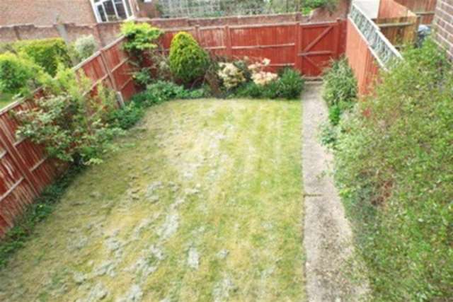  Image of 3 bedroom Terraced house to rent in Beverley Gardens Romsey SO51 at Romsey, SO51 7TA