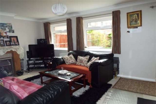  Image of 3 bedroom Terraced house to rent in Beverley Gardens Romsey SO51 at Romsey, SO51 7TA