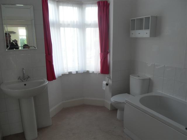  Image of 1 bedroom Flat to rent in Rose Walk Goring-by-Sea Worthing BN12 at Worthing, BN12 4AU