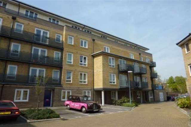  Image of 2 bedroom Flat to rent in Hereford Road London E3 at London, E3 2FQ