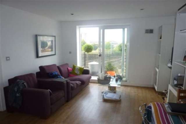  Image of 2 bedroom Flat to rent in Hereford Road London E3 at London, E3 2FQ