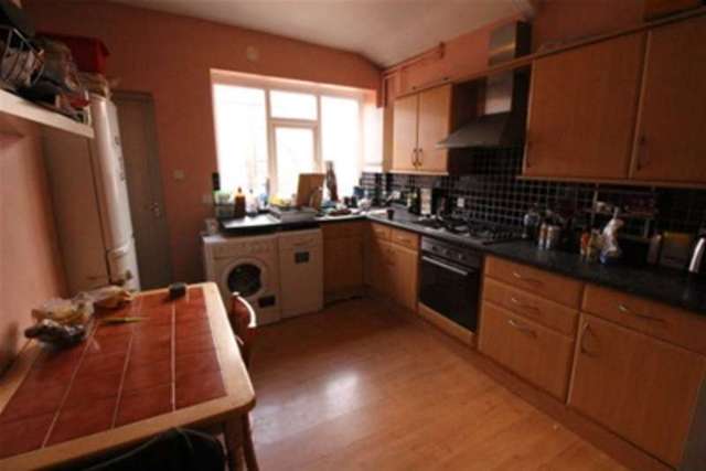  Image of 4 bedroom Maisonette to rent in Sanderson Road Jesmond Newcastle upon Tyne NE2 at Newcastle upon Tyne, NE2 2DR