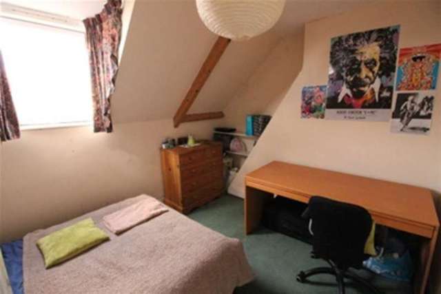  Image of 4 bedroom Maisonette to rent in Sanderson Road Jesmond Newcastle upon Tyne NE2 at Newcastle upon Tyne, NE2 2DR