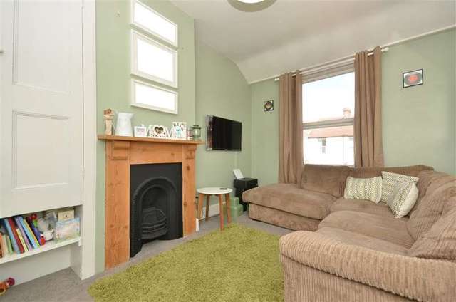  Image of 1 bedroom Flat for sale in Sandringham Road Portsmouth PO1 at Portsmouth Hampshire Portsmouth, PO1 5DJ
