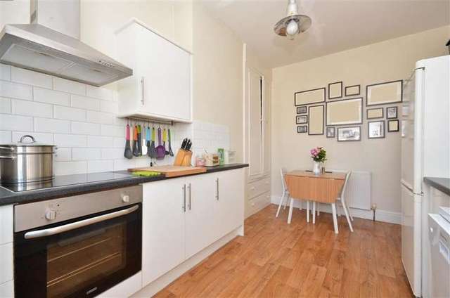  Image of 1 bedroom Flat for sale in Sandringham Road Portsmouth PO1 at Portsmouth Hampshire Portsmouth, PO1 5DJ