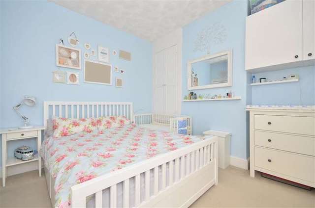 Image of 1 bedroom Flat for sale in Sandringham Road Portsmouth PO1 at Portsmouth Hampshire Portsmouth, PO1 5DJ