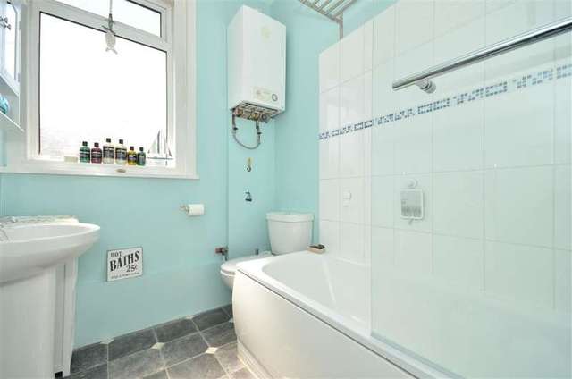  Image of 1 bedroom Flat for sale in Sandringham Road Portsmouth PO1 at Portsmouth Hampshire Portsmouth, PO1 5DJ