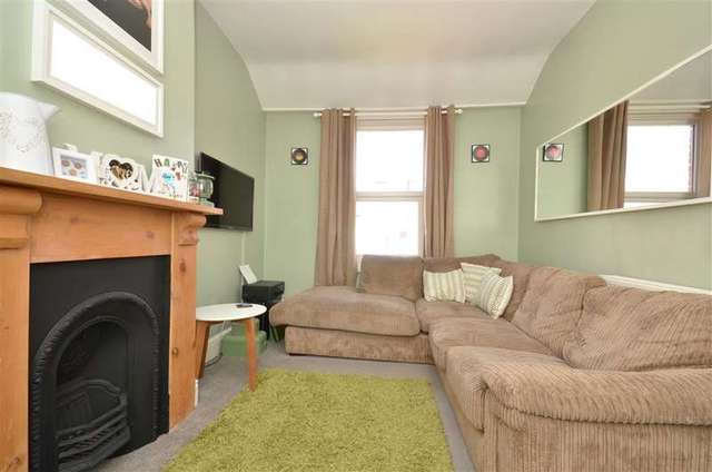  Image of 1 bedroom Flat for sale in Sandringham Road Portsmouth PO1 at Portsmouth Hampshire Portsmouth, PO1 5DJ