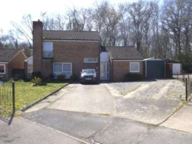  Image of 4 bedroom Detached house for sale in Lincoln Avenue Saxmundham IP17 at Saxmundham Suffolk Saxmundham, IP17 1BY