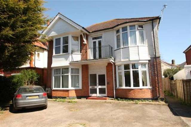  Image of 2 bedroom Flat for sale in Shakespeare Road Worthing BN11 at Worthing, BN11 4AR