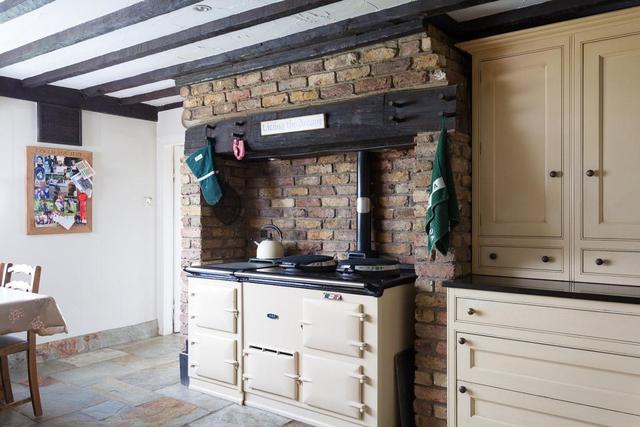  Image of 5 bedroom Detached house for sale in Sheephurst Lane Marden Tonbridge TN12 at Marden, TN12 9NT