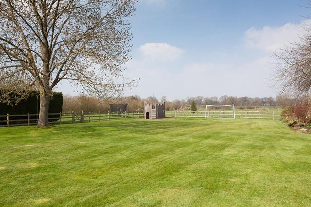  Image of 5 bedroom Detached house for sale in Sheephurst Lane Marden Tonbridge TN12 at Marden, TN12 9NT