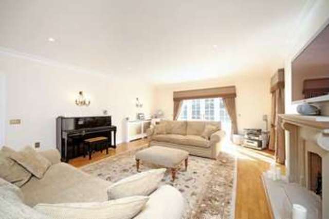  Image of 6 bedroom Detached house to rent in Shrubbs Hill Lane Ascot SL5 at Shrubbs Hill Lane  Sunningdale, SL5 0LD