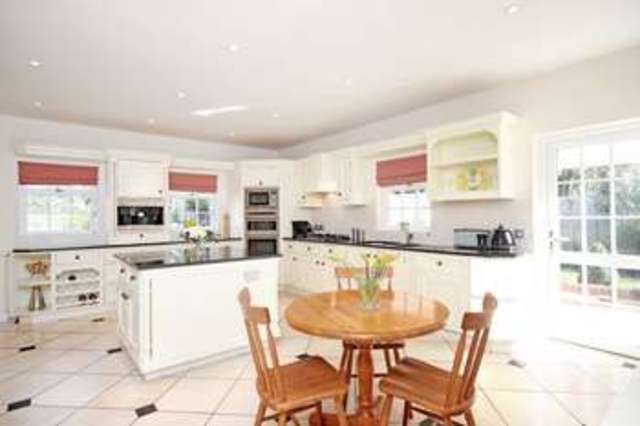 Image of 6 bedroom Detached house to rent in Shrubbs Hill Lane Ascot SL5 at Shrubbs Hill Lane  Sunningdale, SL5 0LD