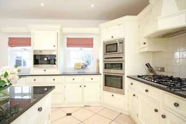  Image of 6 bedroom Detached house to rent in Shrubbs Hill Lane Ascot SL5 at Shrubbs Hill Lane  Sunningdale, SL5 0LD