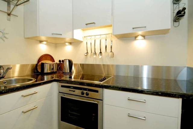  Image of Studio flat to rent in Sinclair Gardens London W14 at Sinclair Gardens  London, W14 0AT