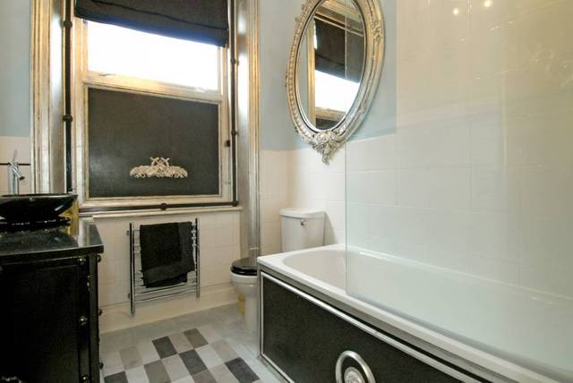  Image of Studio flat to rent in Sinclair Gardens London W14 at Sinclair Gardens  London, W14 0AT